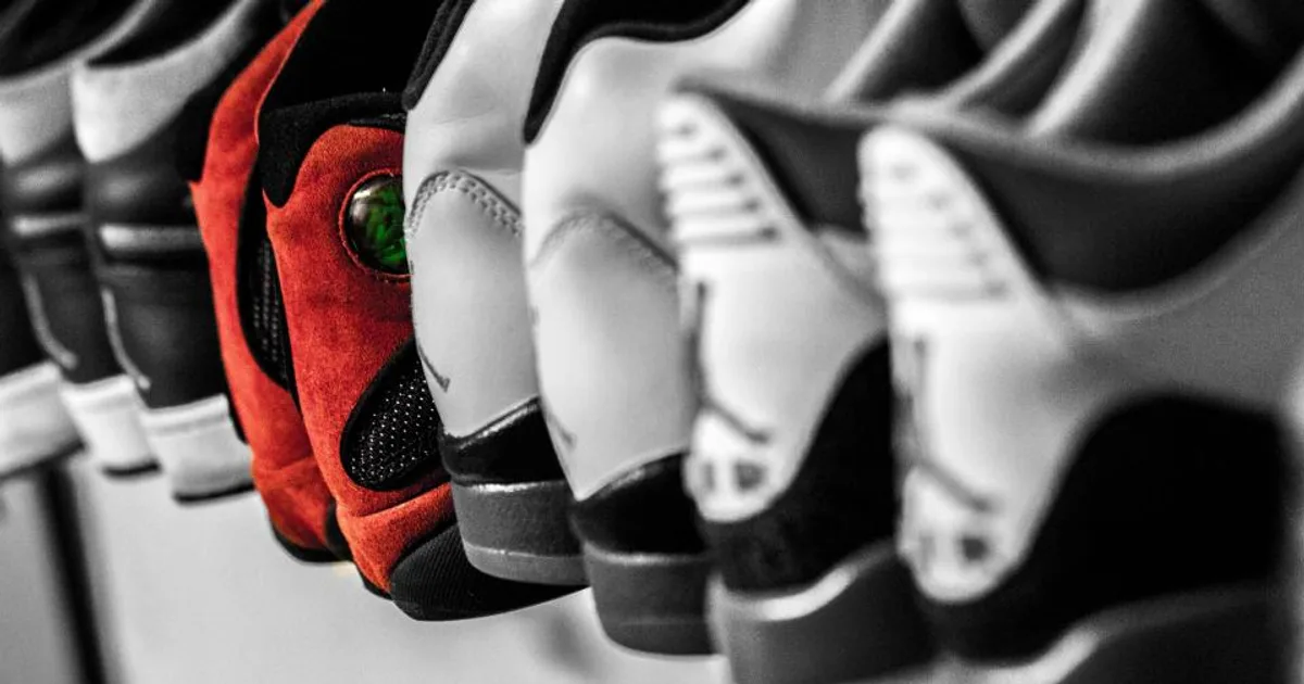 The Gift Dilemma: Unwrapping the Debate on Footwear for the Holiday Season