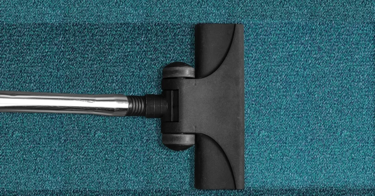 Robot Vacuum vs Cordless Stick: Which One to Buy